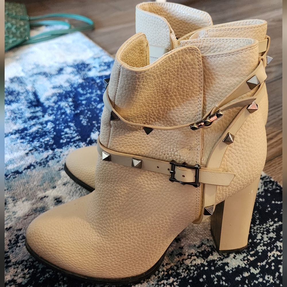 Cream colored booties size 7.5